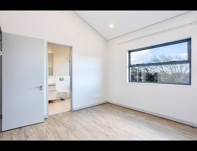 2 BEDROOM APARTMENT FOR SALE IN RONDEBOSCH